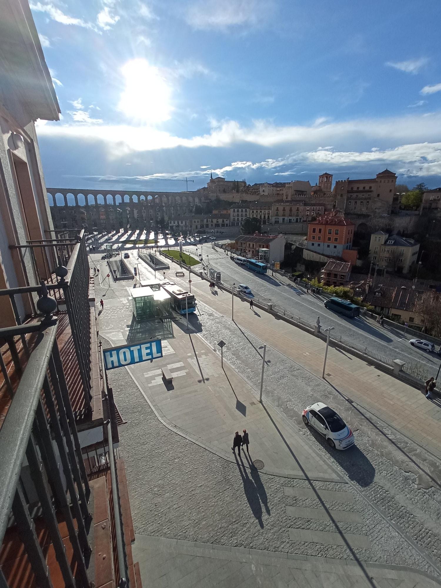 Hotel Ele Acueducto Segovia Bagian luar foto
