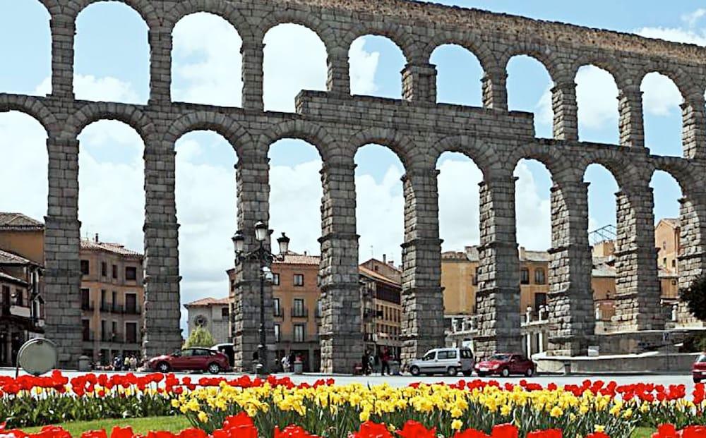 Hotel Ele Acueducto Segovia Bagian luar foto
