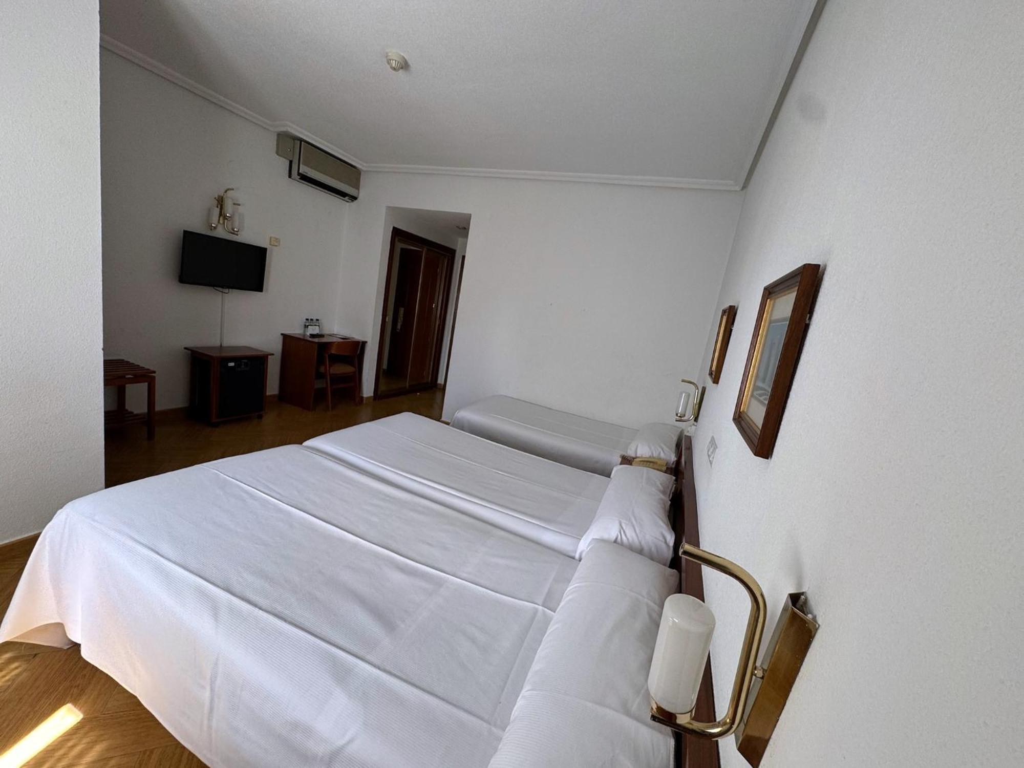 Hotel Ele Acueducto Segovia Bagian luar foto